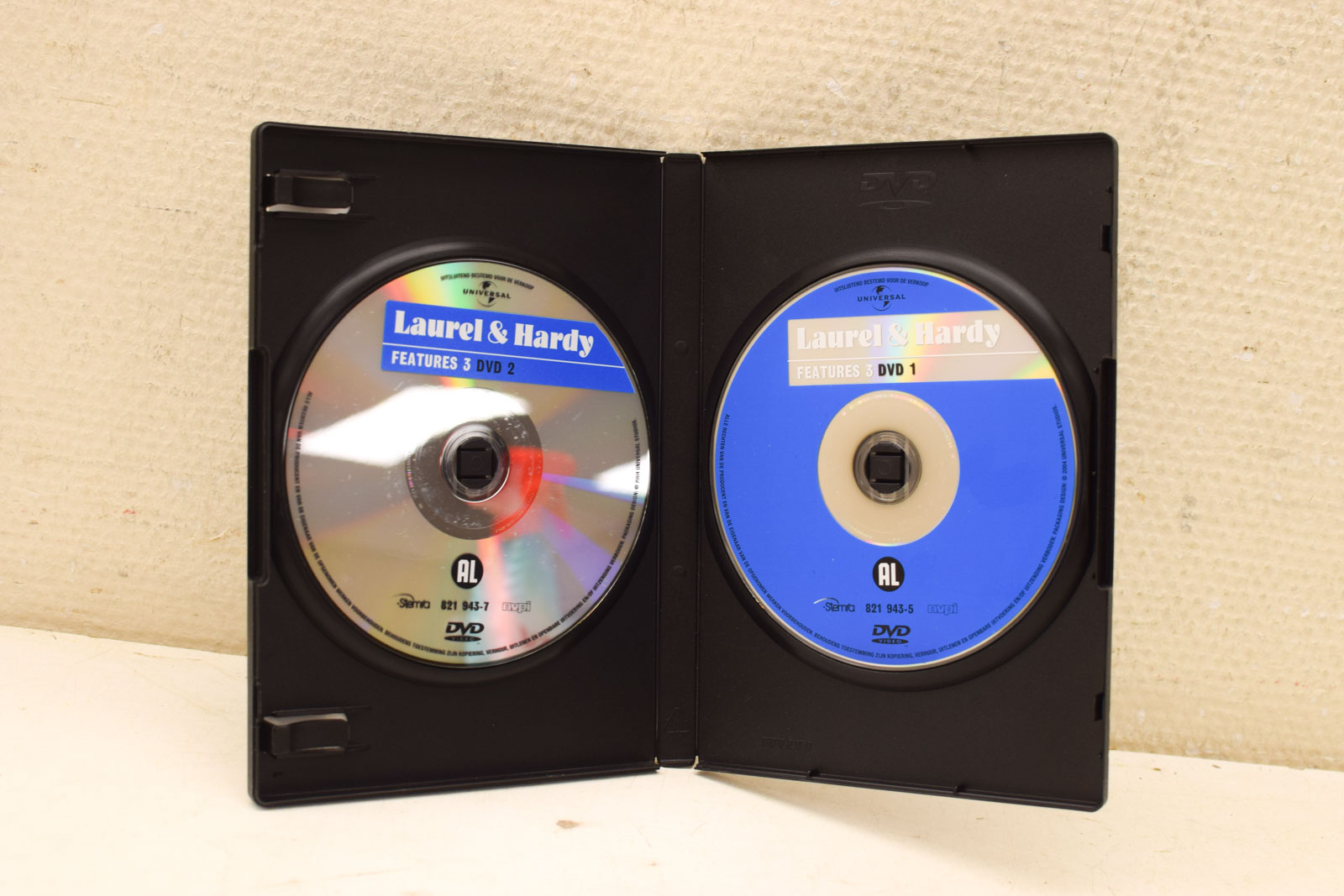 Alternative view of Laurel & Hardy  Features 3  47526