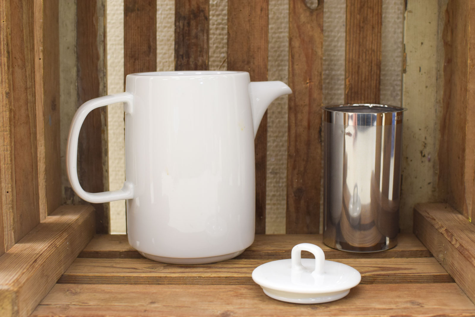 Alternative view of Porseleinen koffiepot met seef  47537
