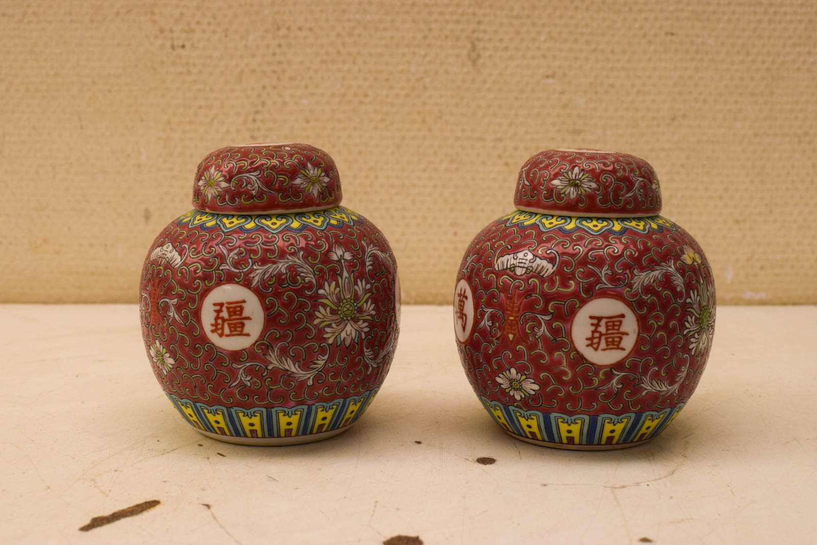 2 stuks  porseleinen Chinees Gemberpot met deksel  47561