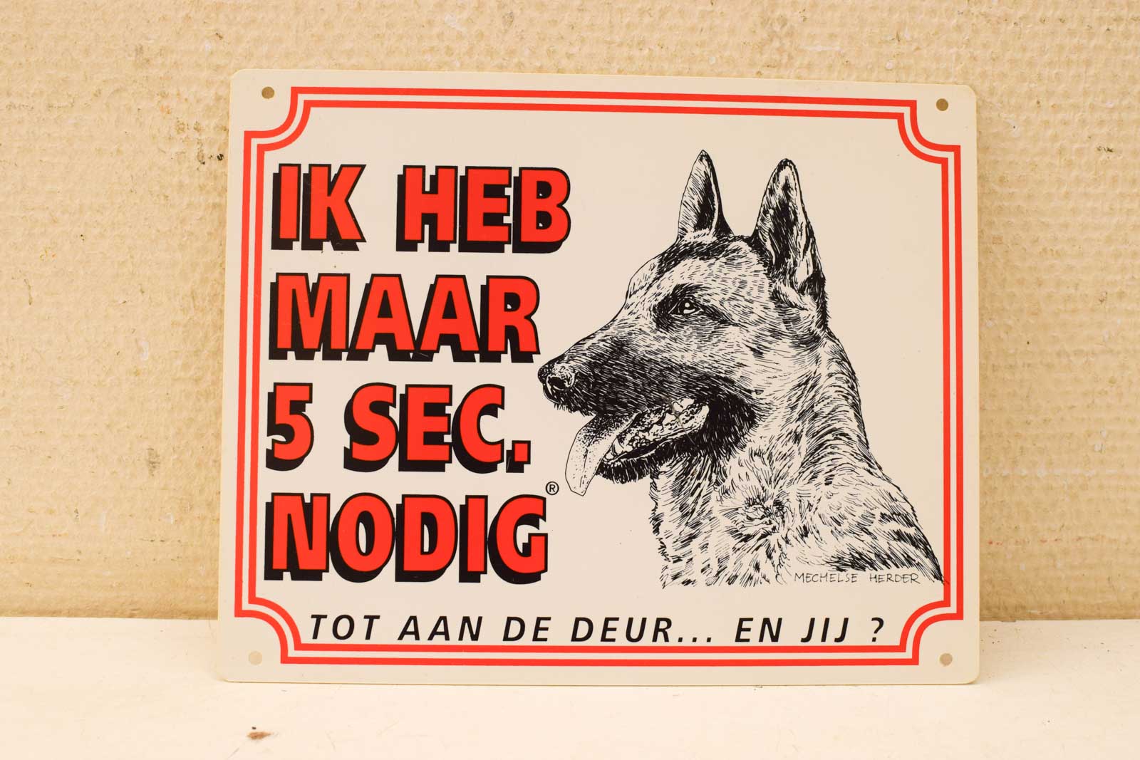 Een waakbord van een Mechelse Herder met tekst  47656