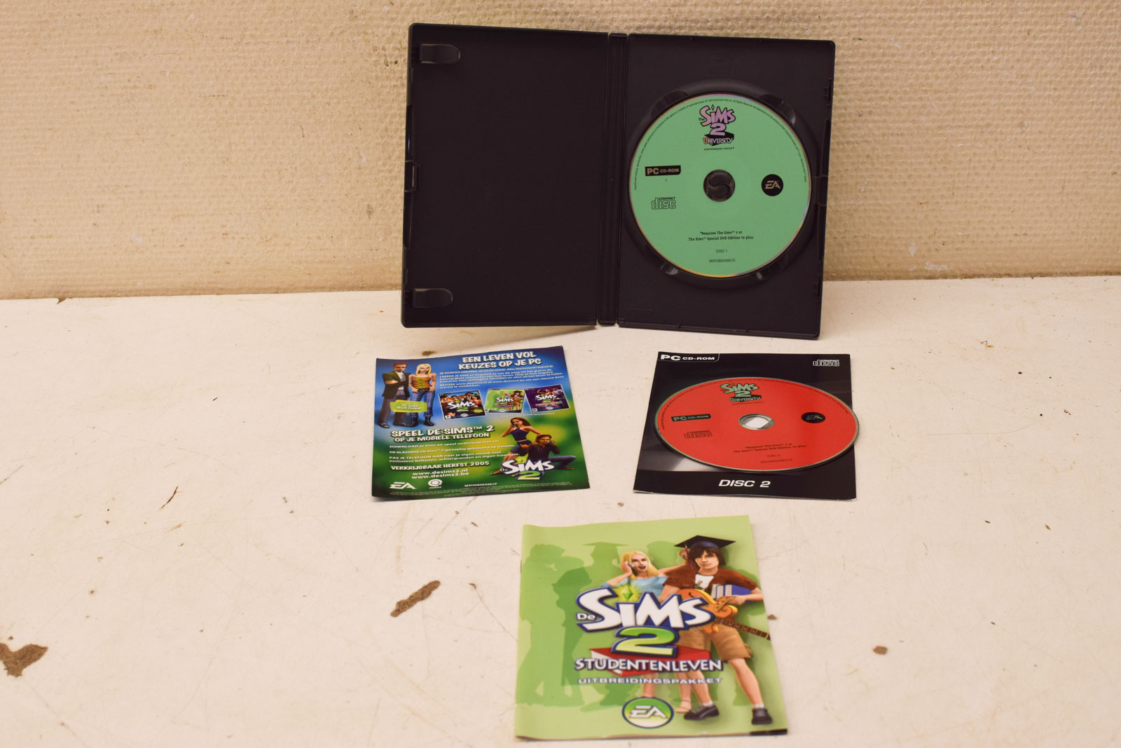 Alternative view of PC CD-rom DE Sims 2     Studentenleven  47710