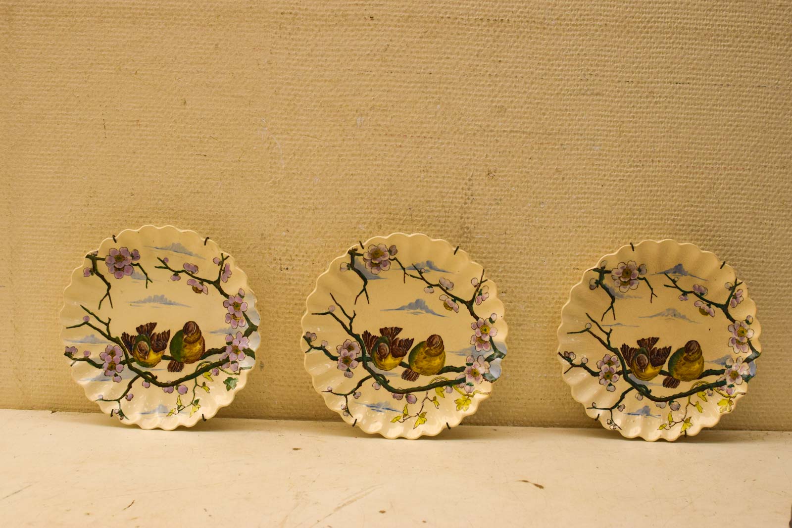 3 stuks porseleinen wandborden  47762