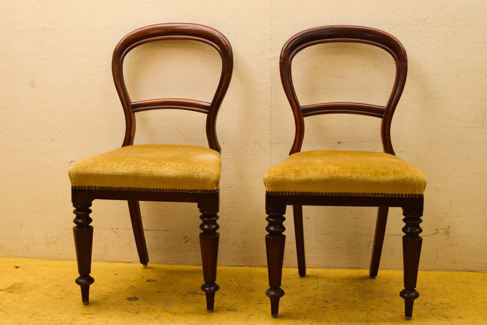 4 stuks eetkamerstoelen  47828