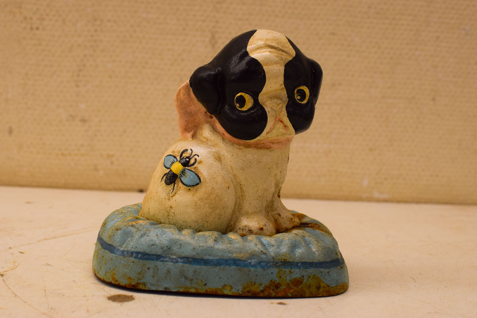 Gietijzeren beeld van een hondje  47846