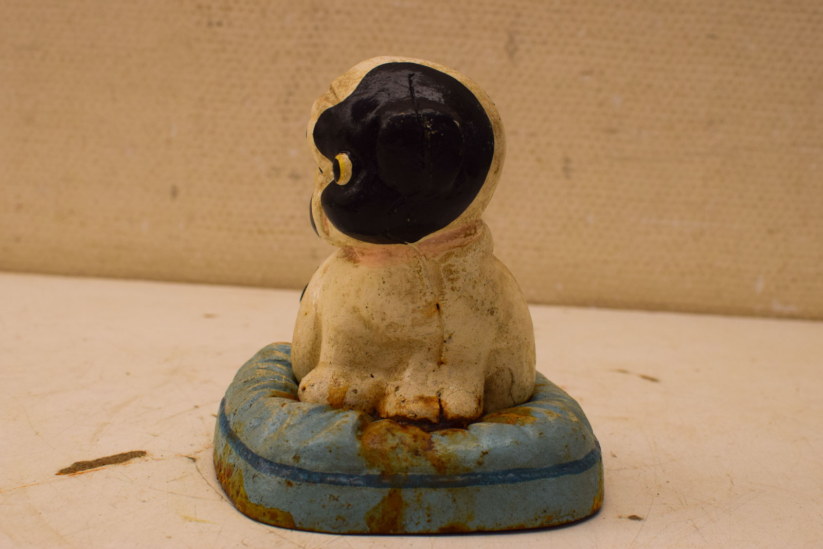 Alternative view of Gietijzeren beeld van een hondje  47846