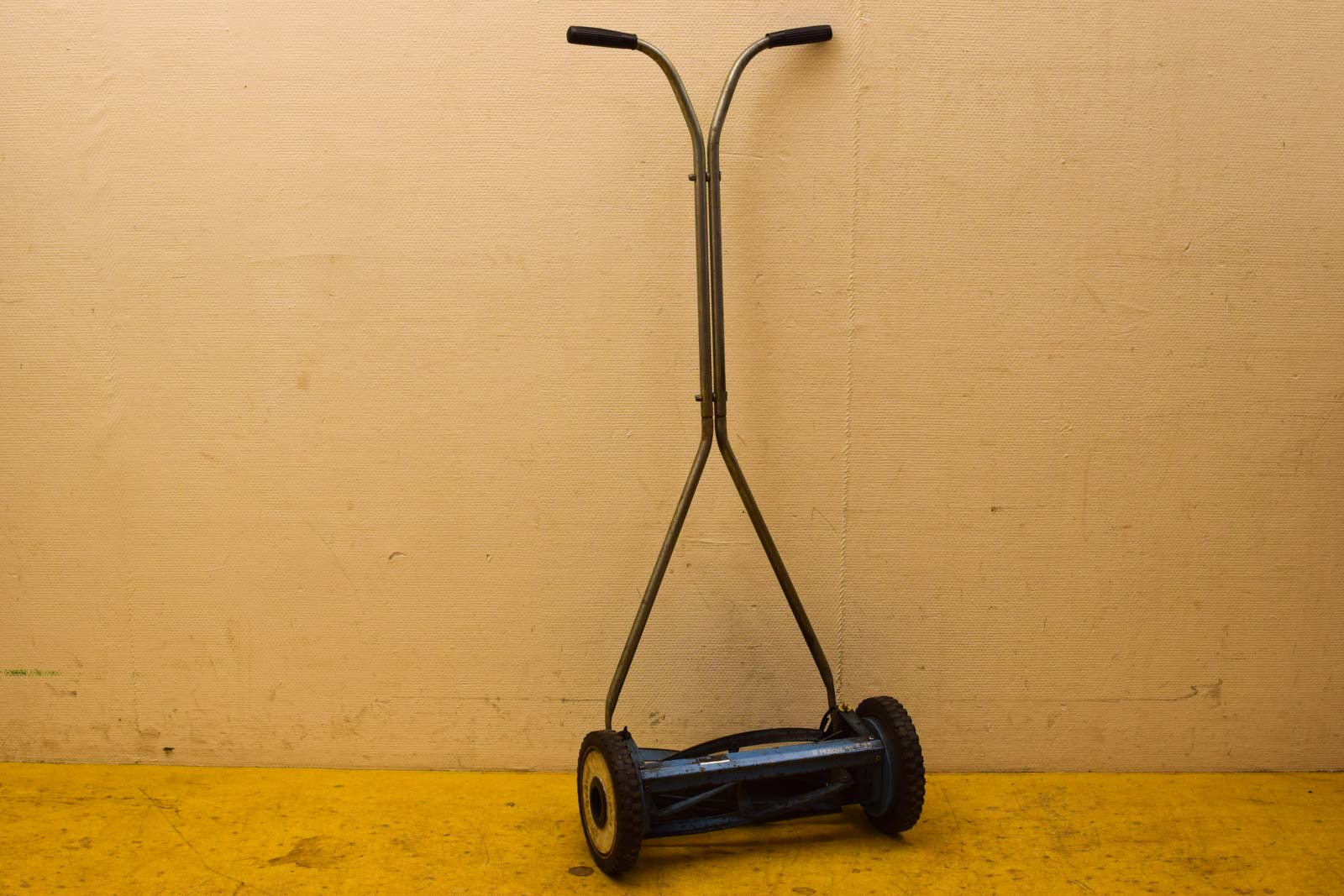 Alternative view of Husqvarna 8/35 handgrasmaaier  47896