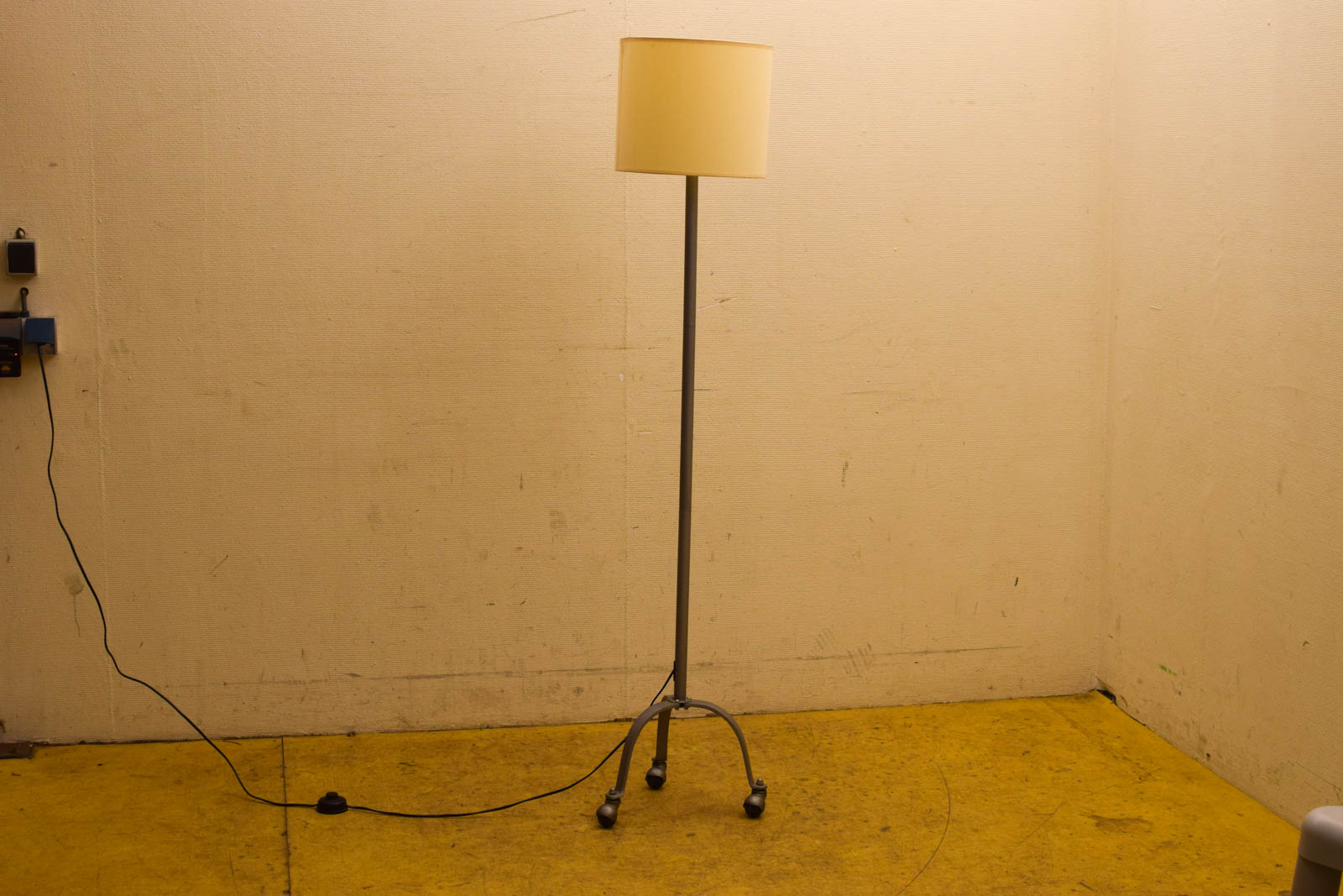 vloerlamp op wieltjes  47901