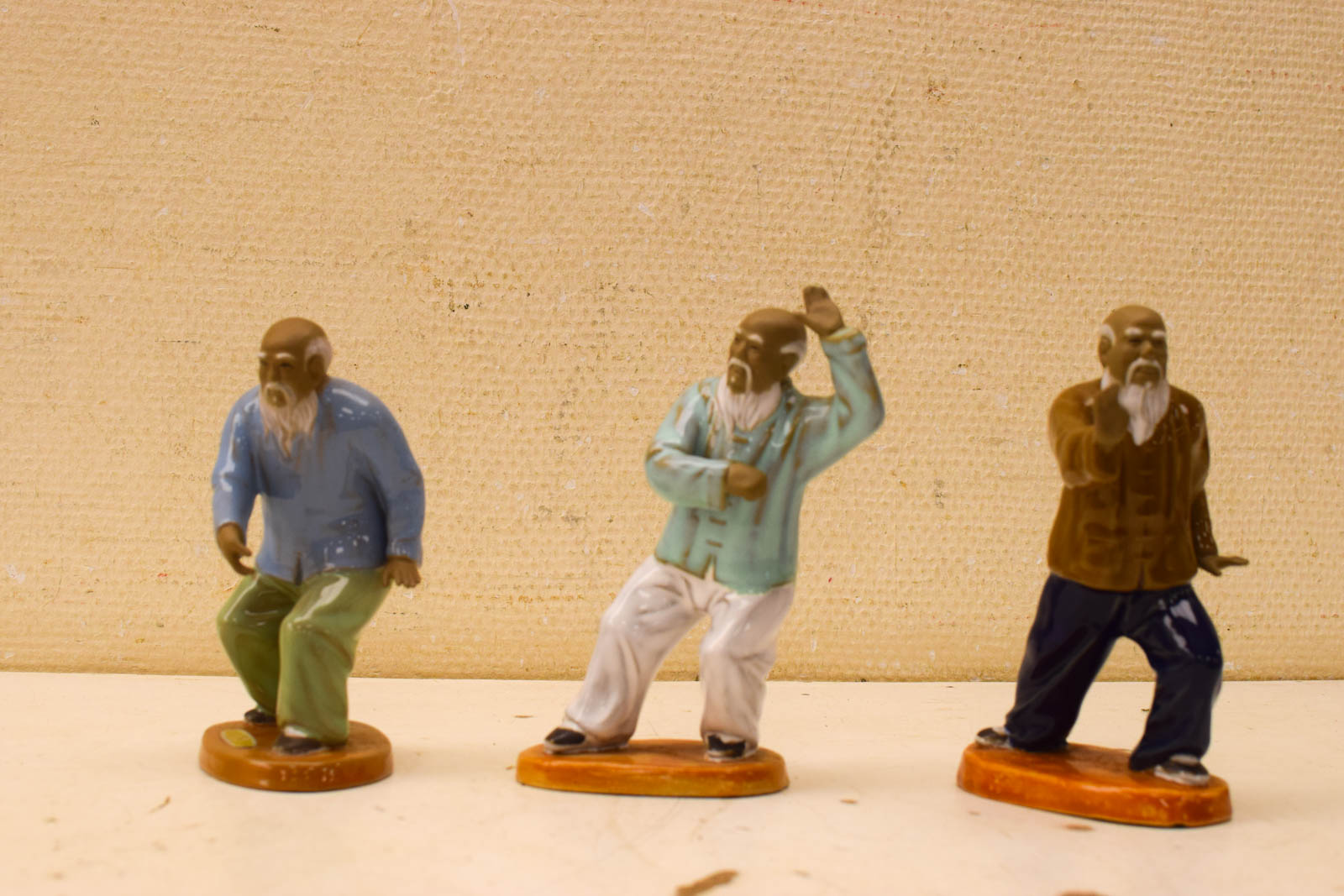 3 stuks porseleinen beeldjes van  47938