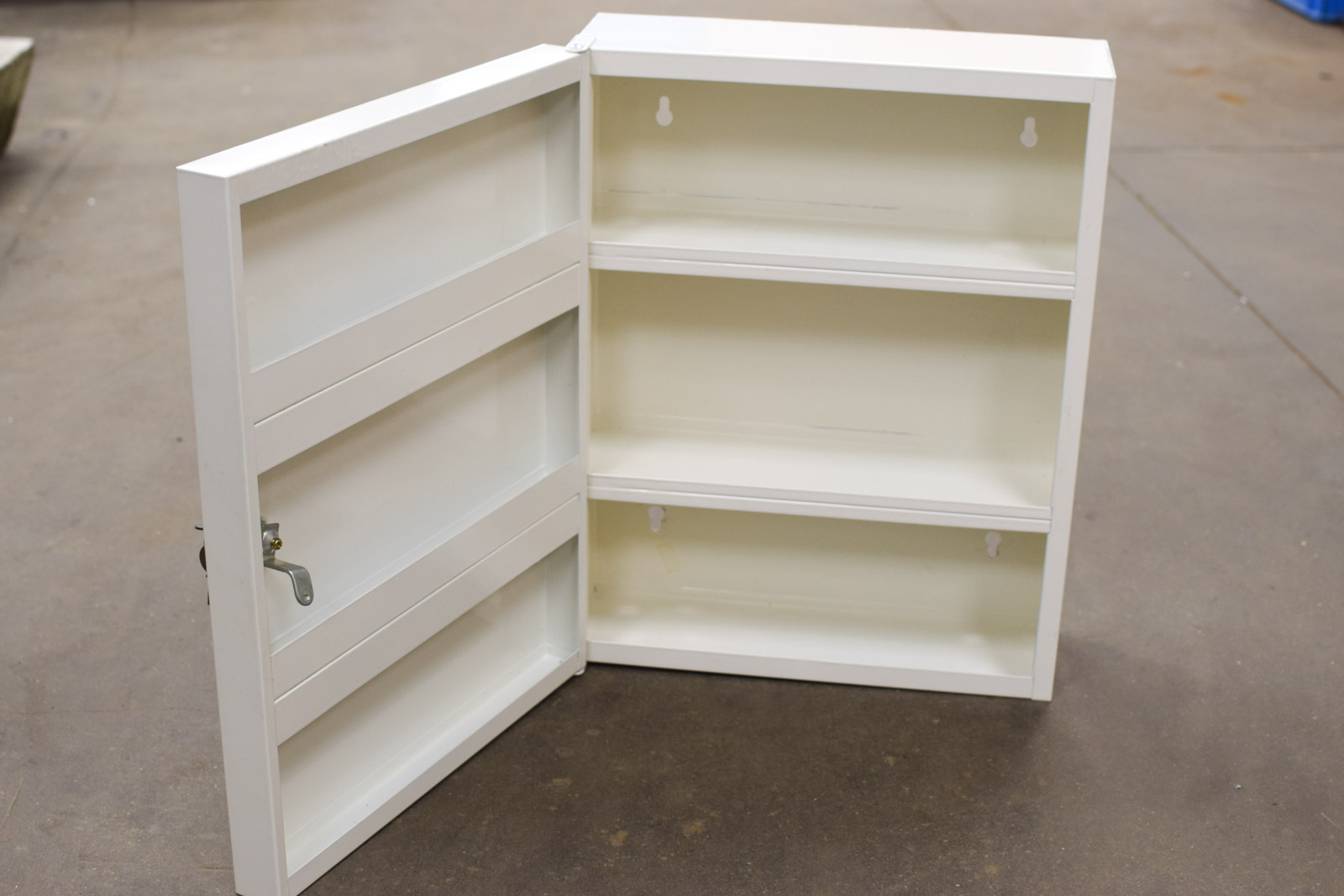 Alternative view of Metalen medicijnkastje voor aan de muur 48018