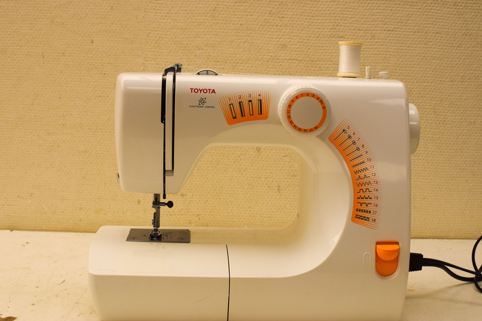Toyota electronic Control naaimachine  48044