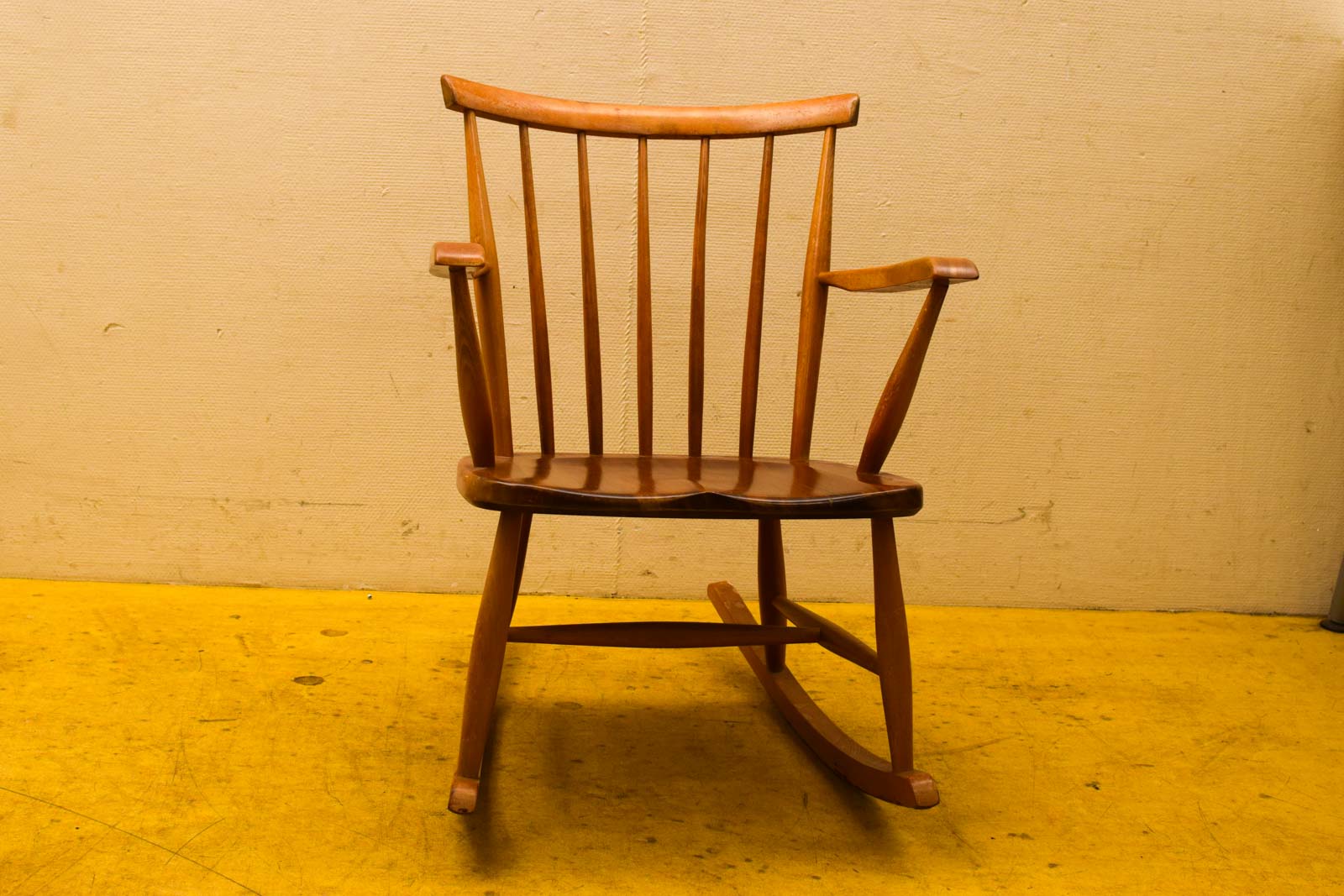 Houten schommelstoel 48100