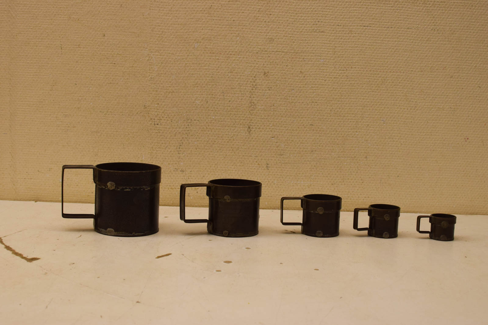 Alternative view of 5 stuks metalen maatbekers  48129