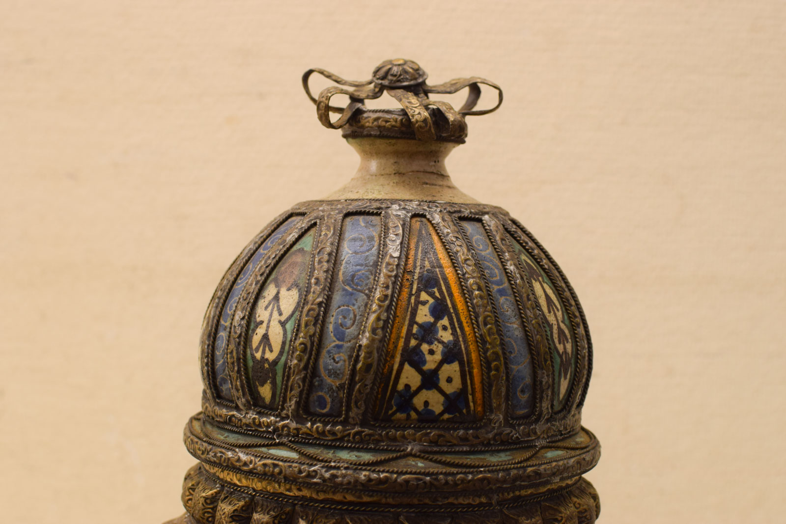 Alternative view of Oude marokkaanse pot met deksel  48150