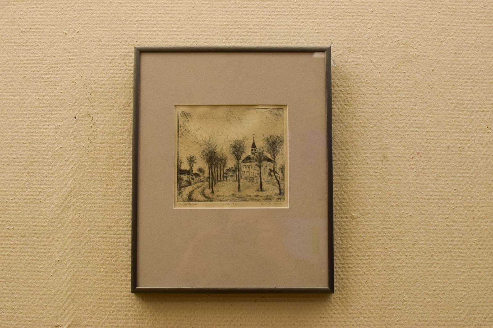 Prent van een straatje met een kerk 48154