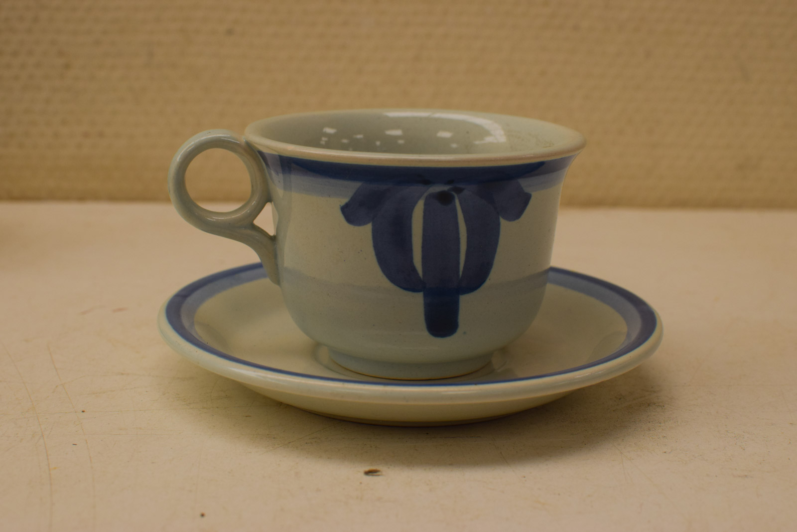 Alternative view of 20 Delige Fajans Gefle porseleinen kop en schotels 48160