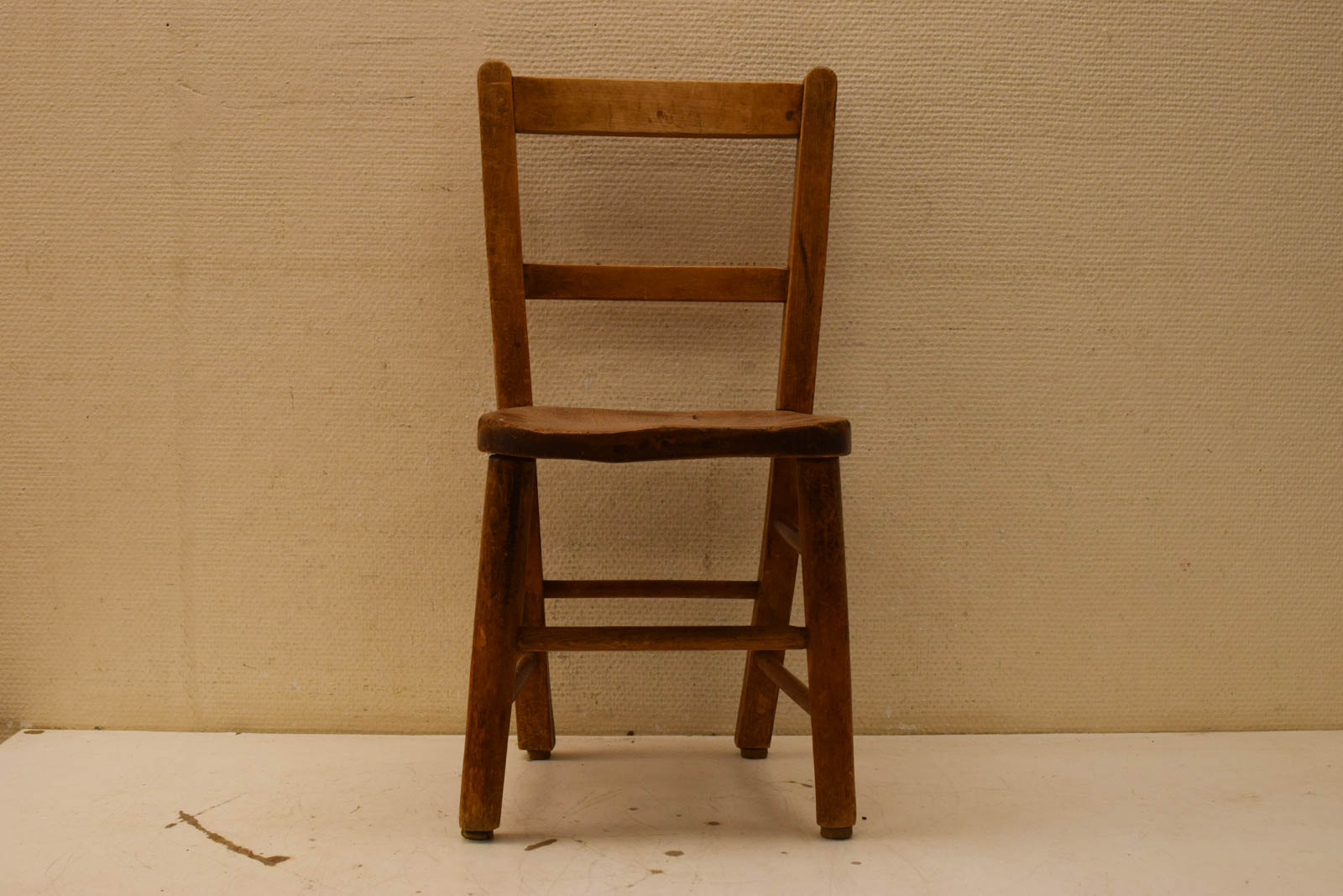 Houten kinderstoeltje  48177