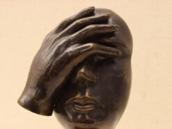 Alternative view of Bronzen Beeld van een hoofd en een hand 48184