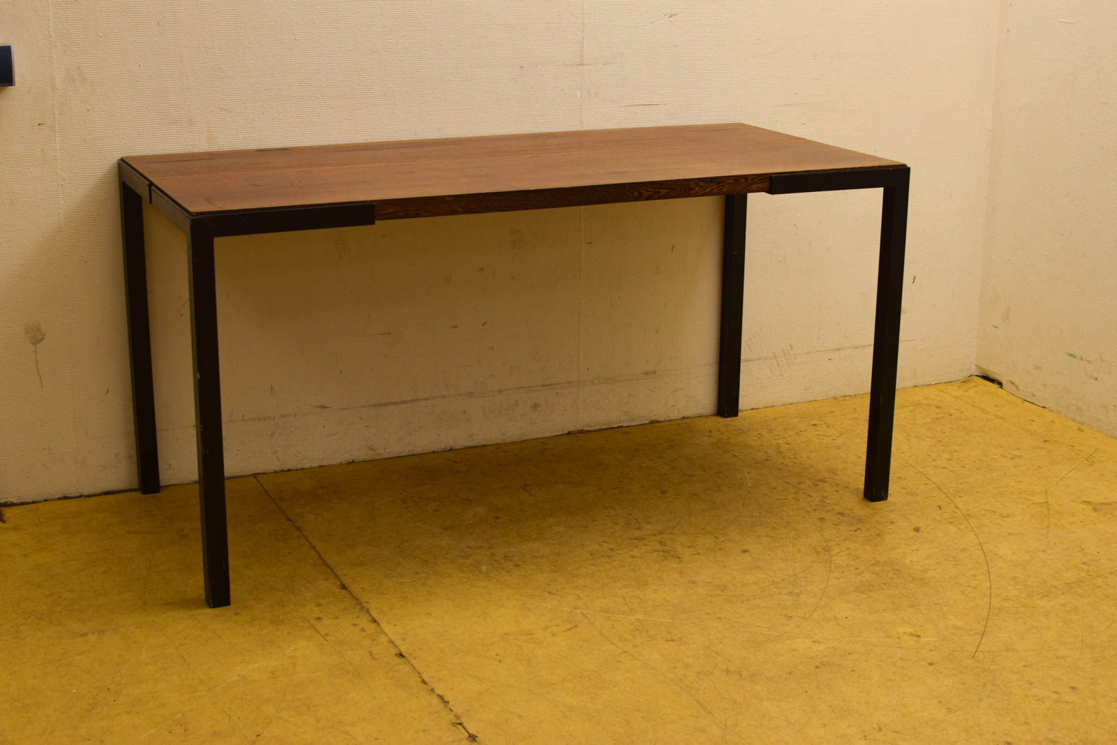 Alternative view of Eettafel met metalen poten  48203