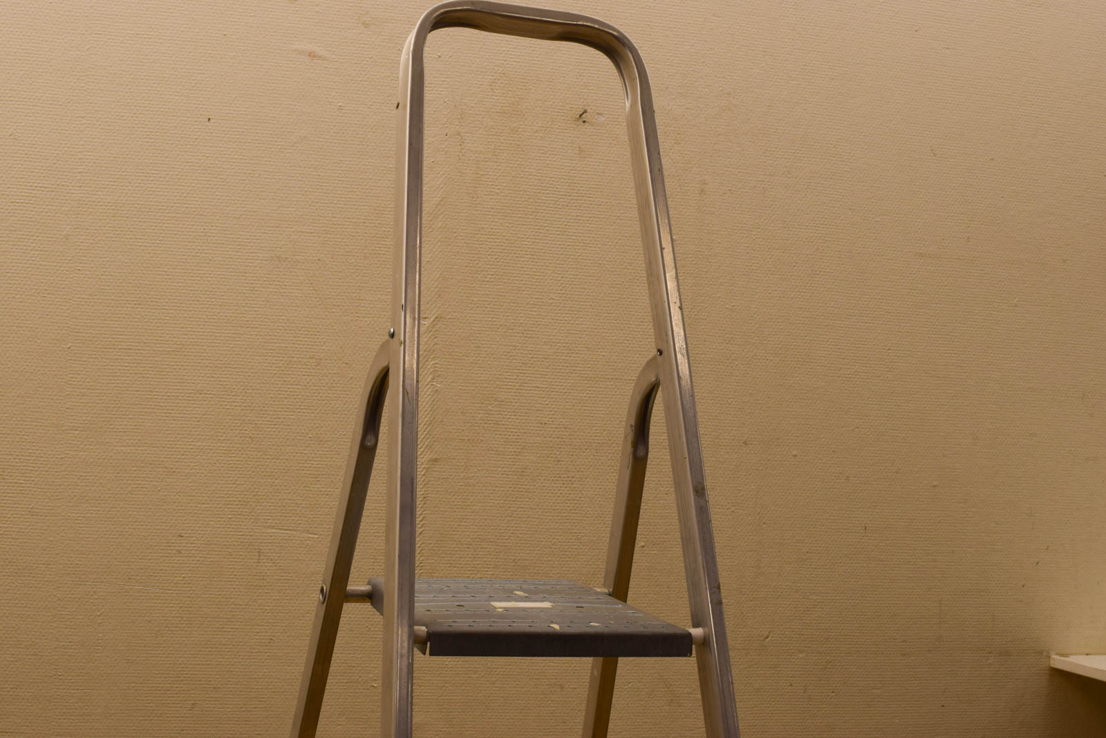 Alternative view of Huishoudtrap 48216
