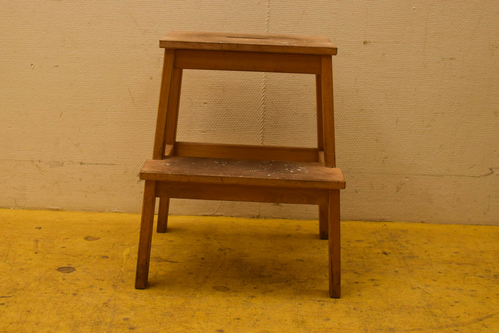 Houten opstapje 48226