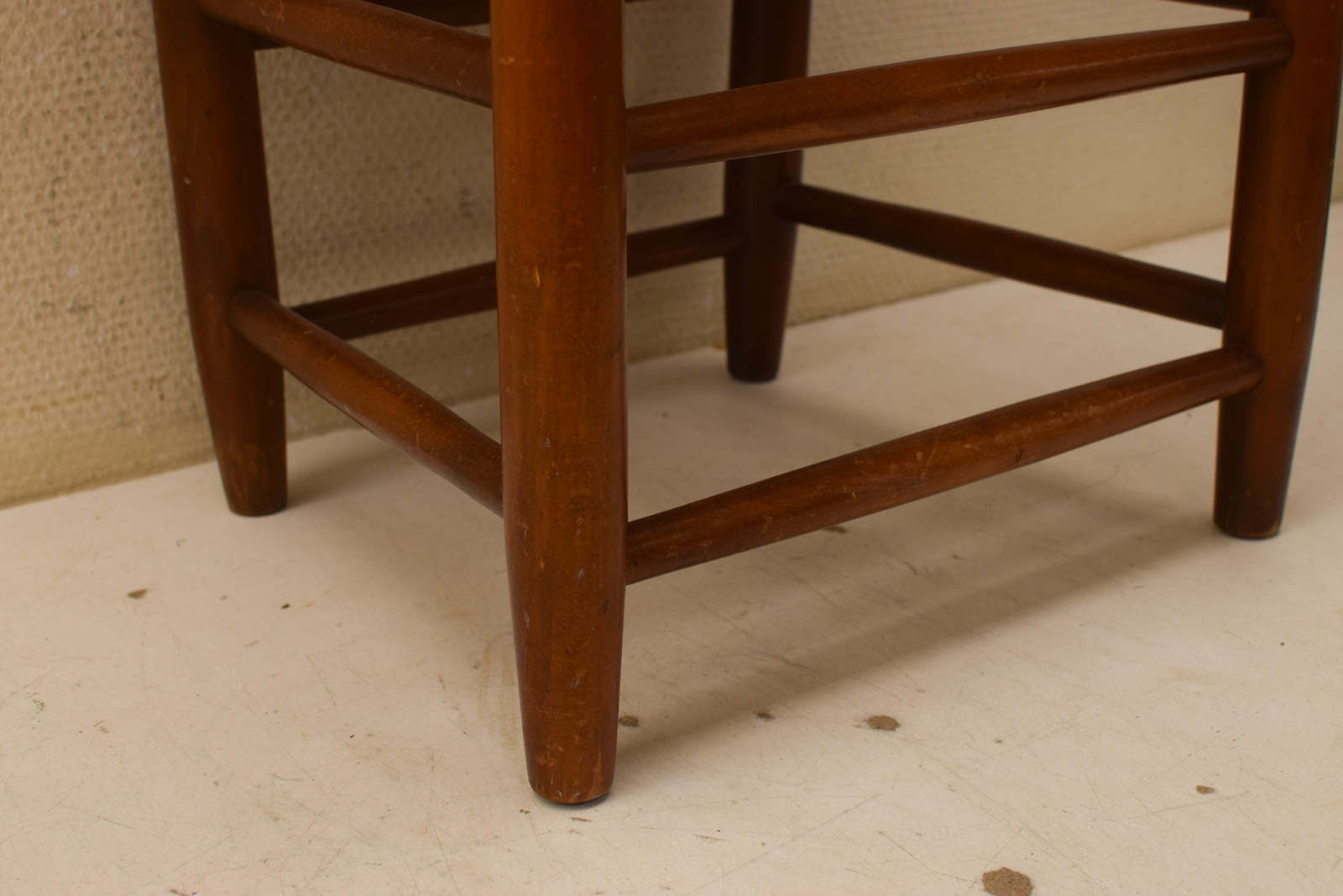 Alternative view of Houten kinderstoel met rieten zitting 48237