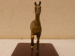 Alternative view of Bronzen Paard op een plankje 48297