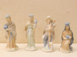 Alternative view of 11 stuks Vintage porseleinen kerststal figuren 48320