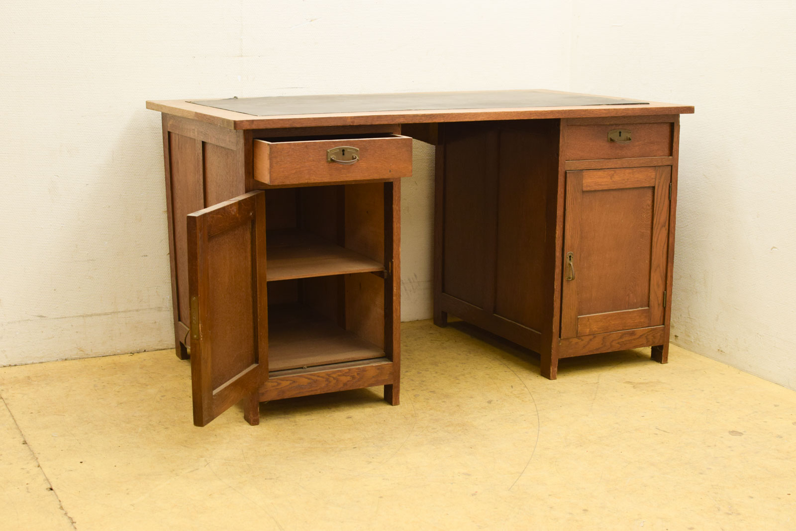 Alternative view of Houten Bureau 48330