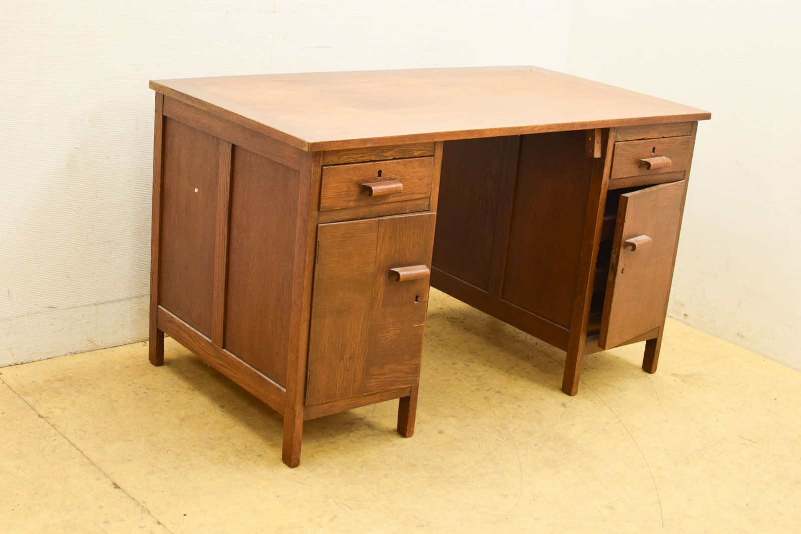 Alternative view of Houten Bureau 48337