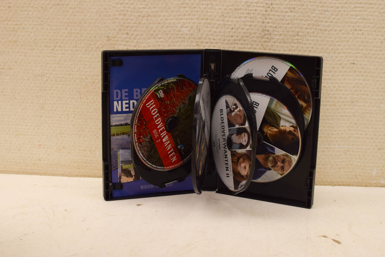 Alternative view of Bloedverwanten  verzamelbox seizoen 1.2.3  48370