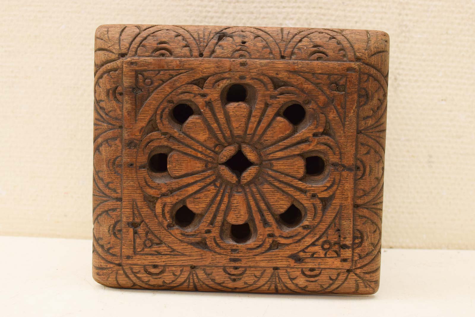 Alternative view of Houten voetenstoof 48399