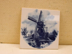 Wandtegel met prent van een molen 48001