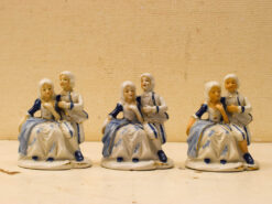 3 stuks porseleinen beeldjes van een stelletje 48480