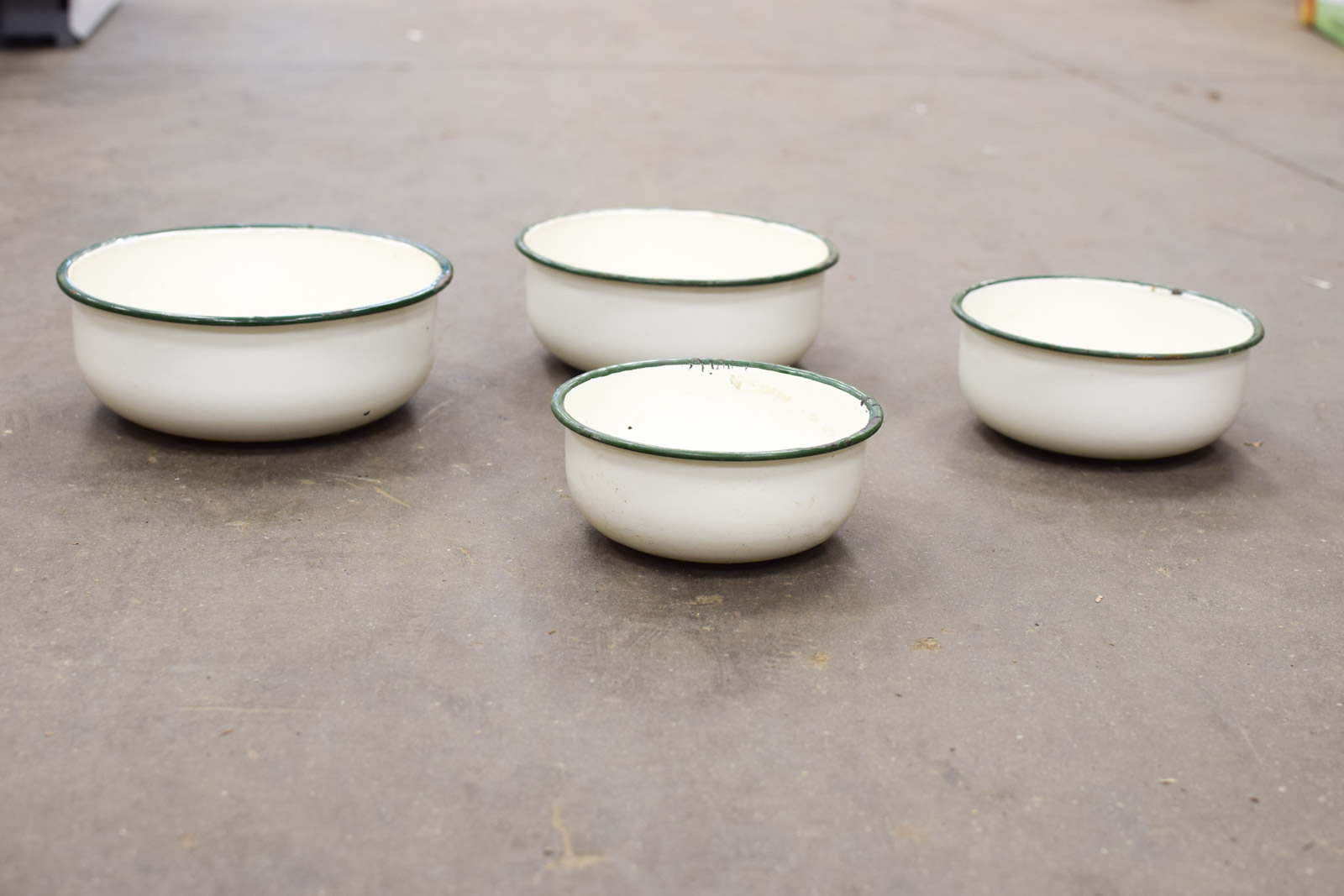 4 stuks emaille Schalen Set 48485