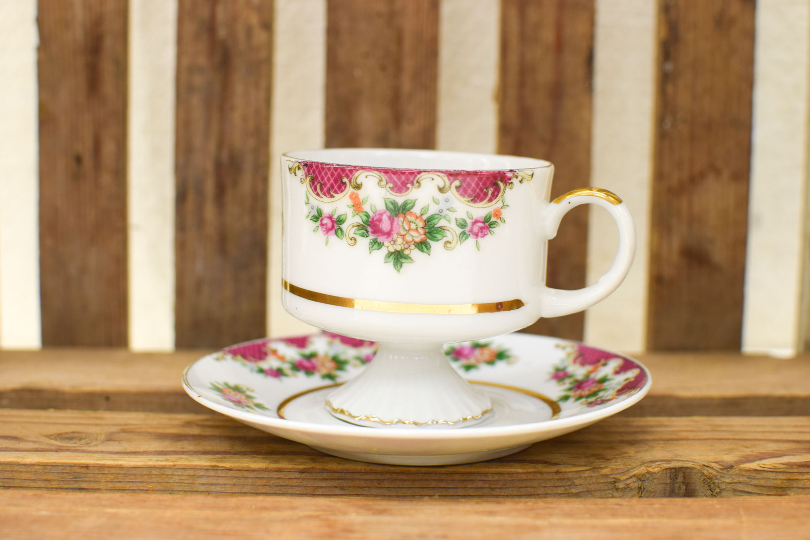 Porseleinen kop en schotel  48495