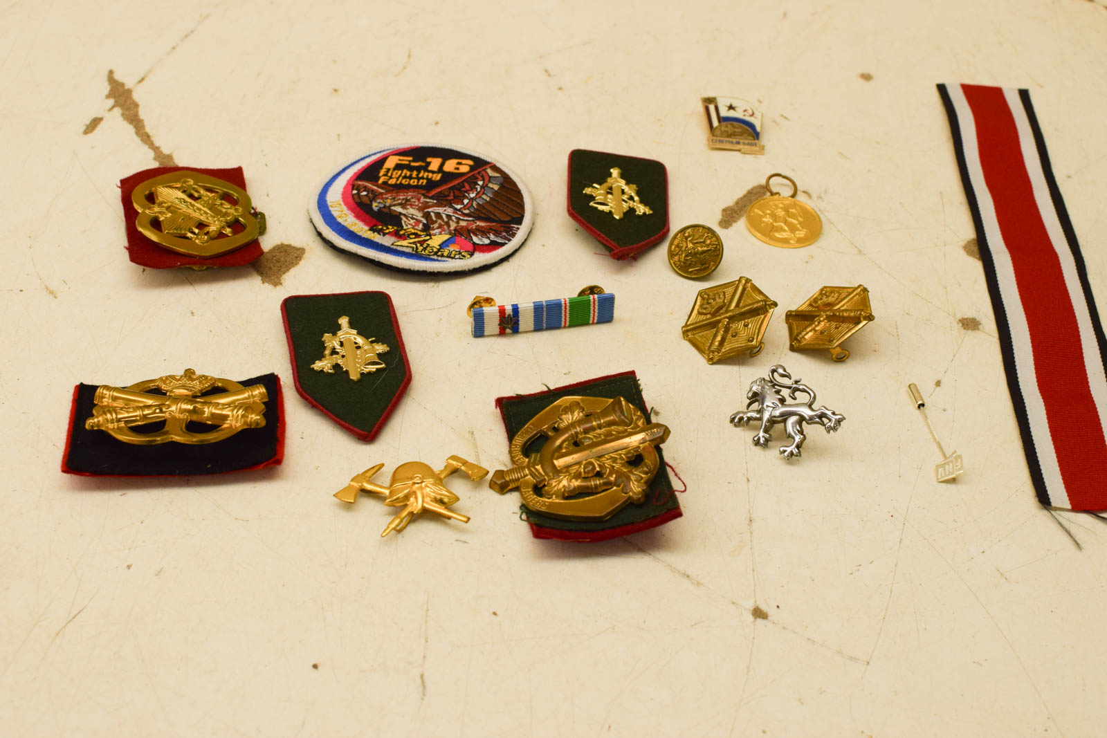 16 stuks Emblemen 48511