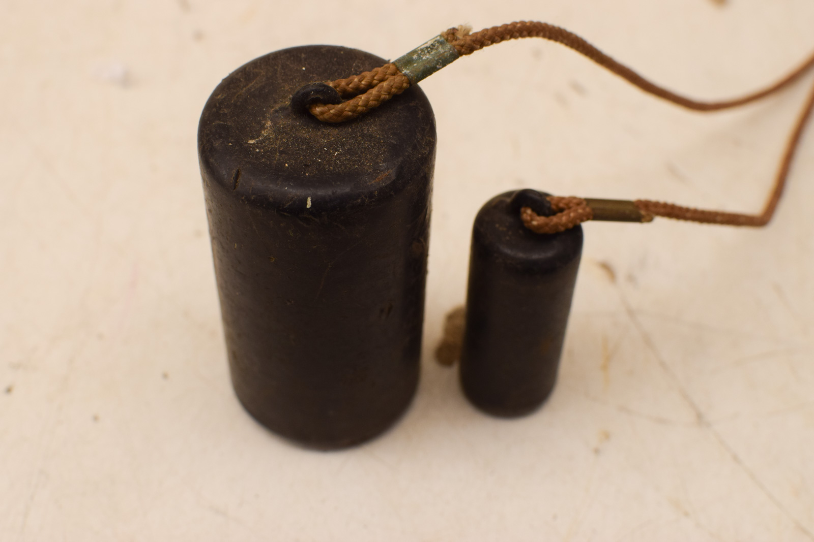 Alternative view of 2 gewichten voor een klok 48514