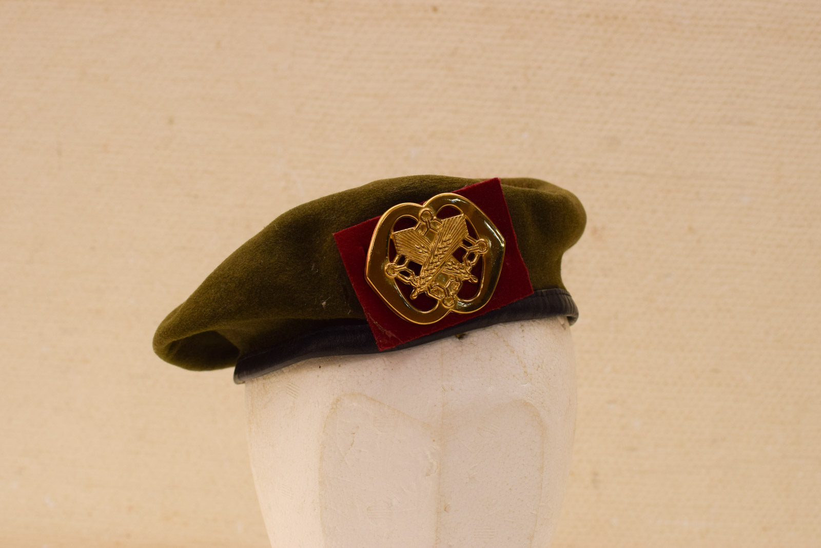 Baret met embleem 48534
