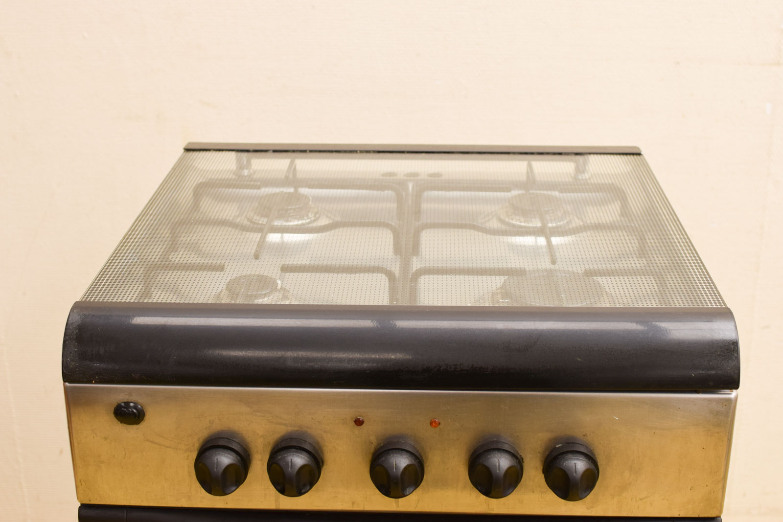 Alternative view of 4 pits gasfornuis met oven  48560