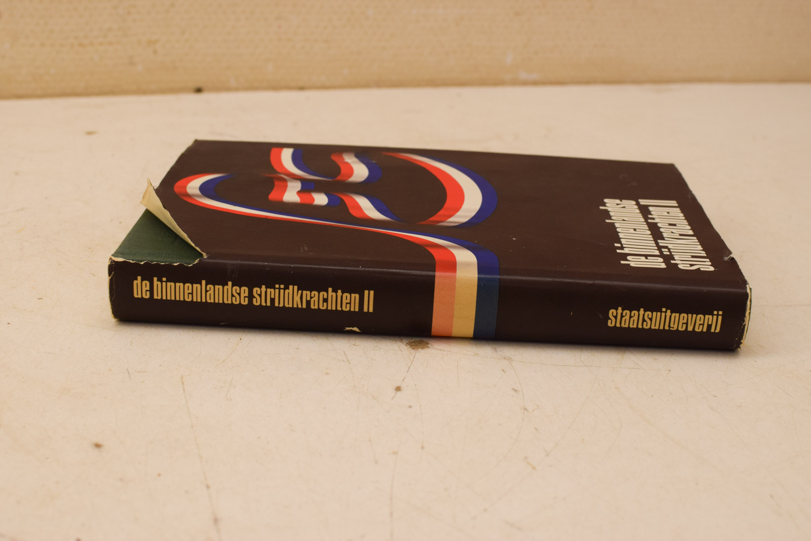 Alternative view of Boek De Nederlandse strijdkrachten 2  48585