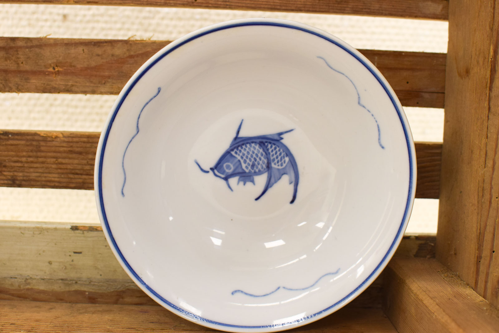 Alternative view of 4 stuks porseleinen schaaltjes met prent van een kooikaper  48616