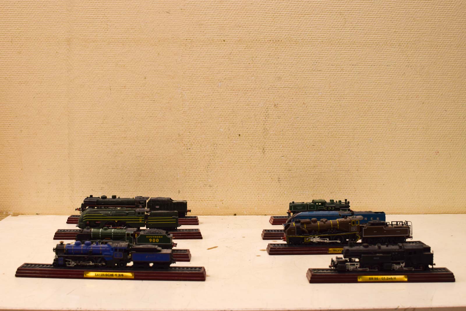 8 stuks treinen 48624