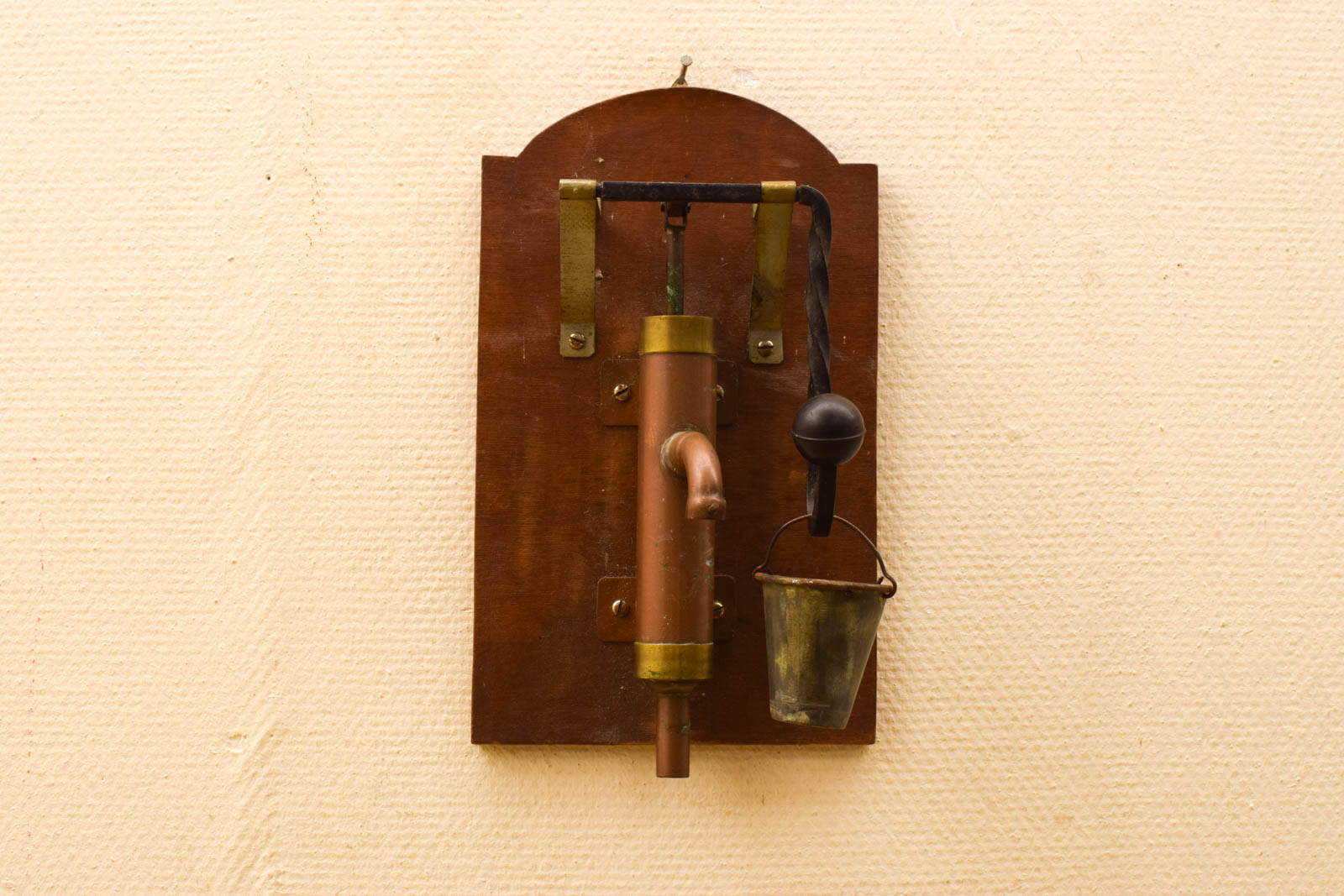 Waterpomp voor aan de wand als wandecoratie 48628