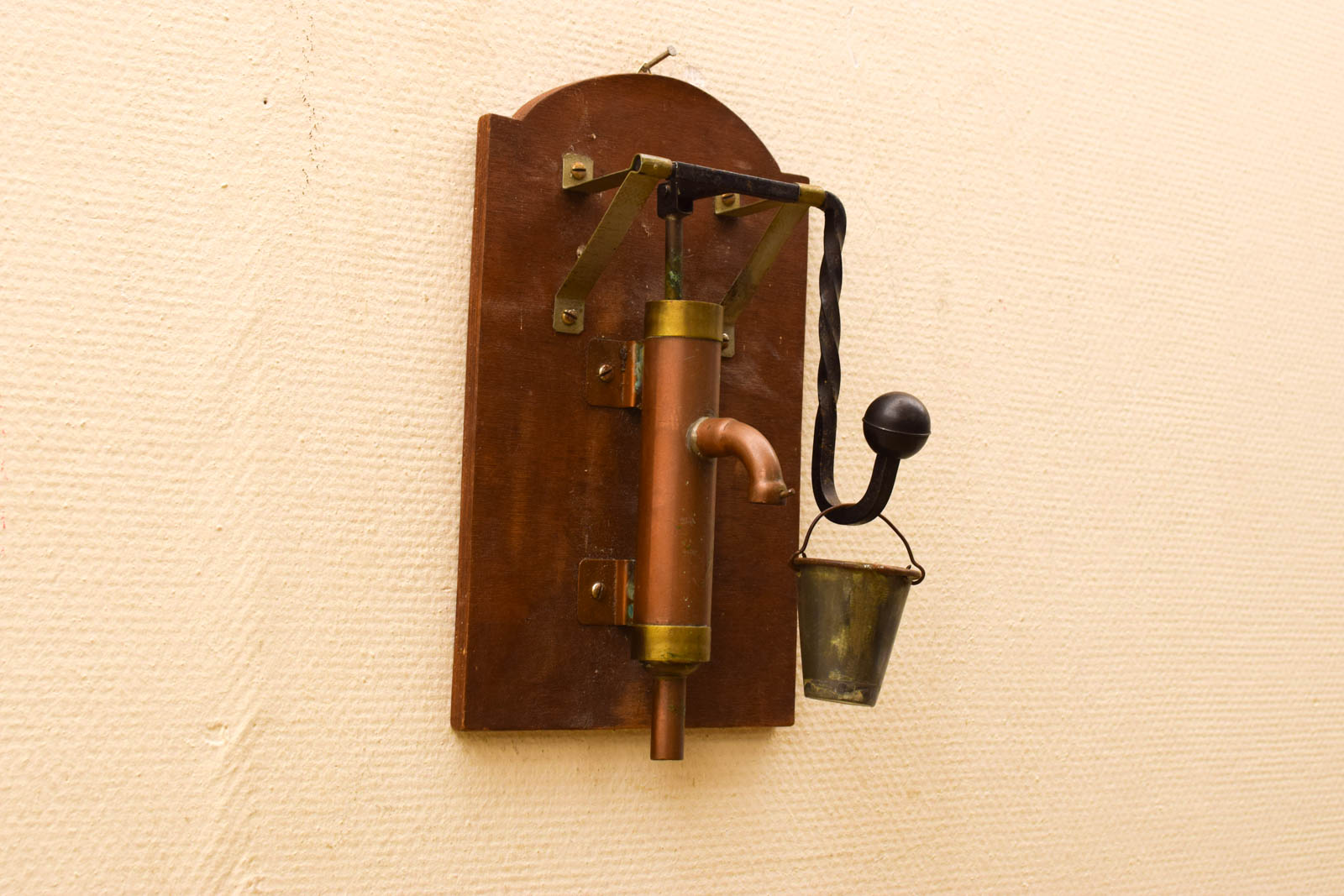 Alternative view of Waterpomp voor aan de wand als wandecoratie 48628