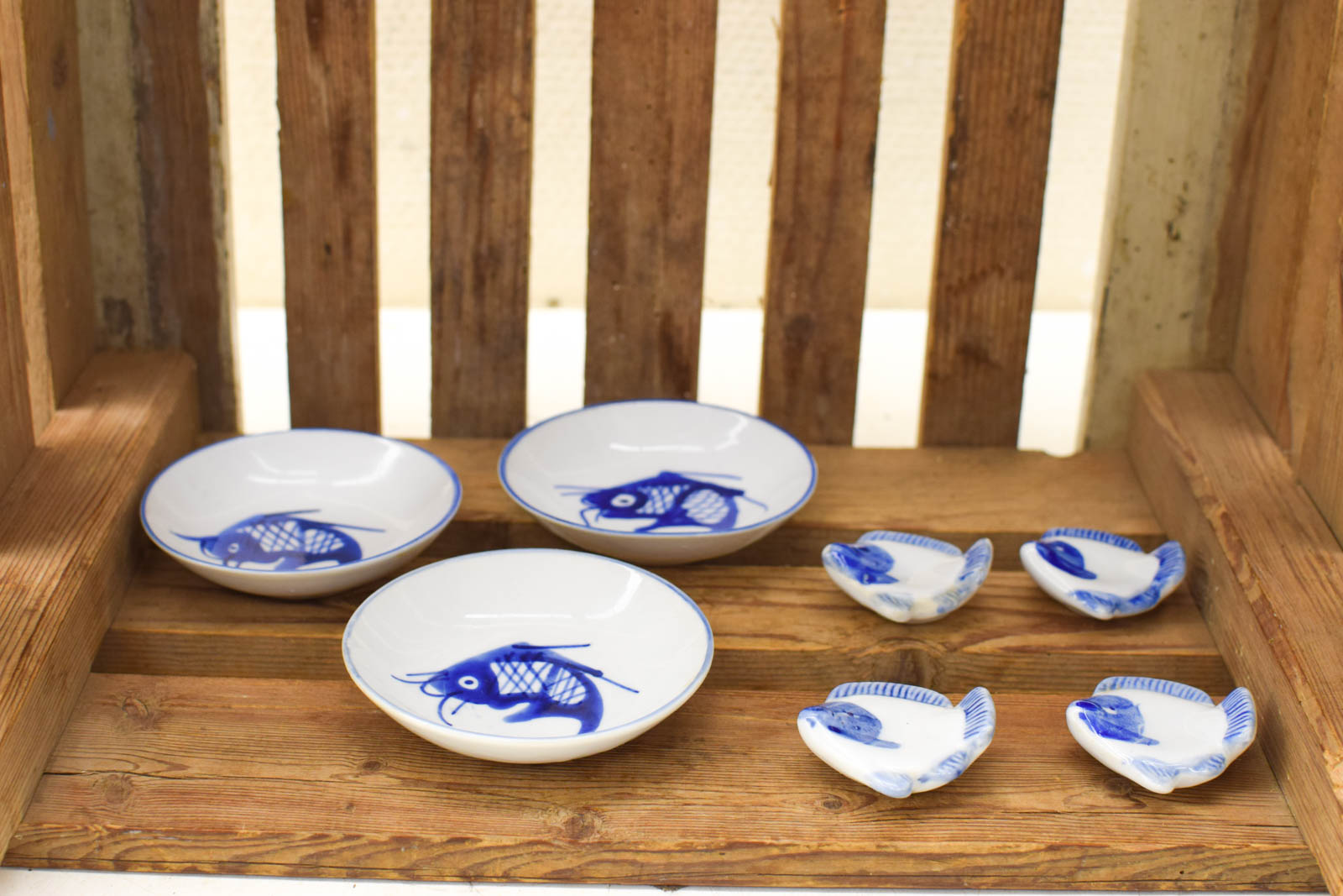 7 stuks porseleinen schaaltjes met prent van een vis  48641