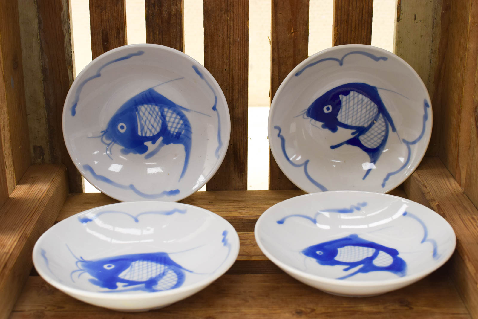 4 stuks porseleinen schaaltjes met prent van een vis/koi kaper  48651