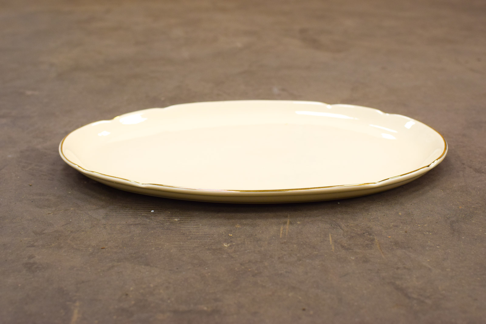 Porseleinen ovale schaal  48659