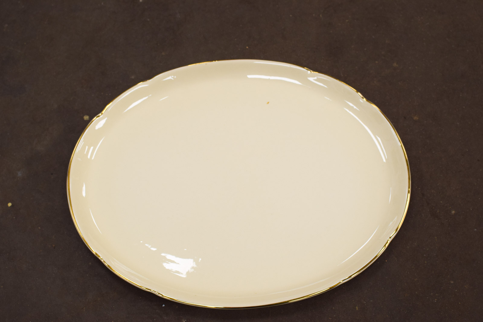 Alternative view of Porseleinen ovale schaal  48659