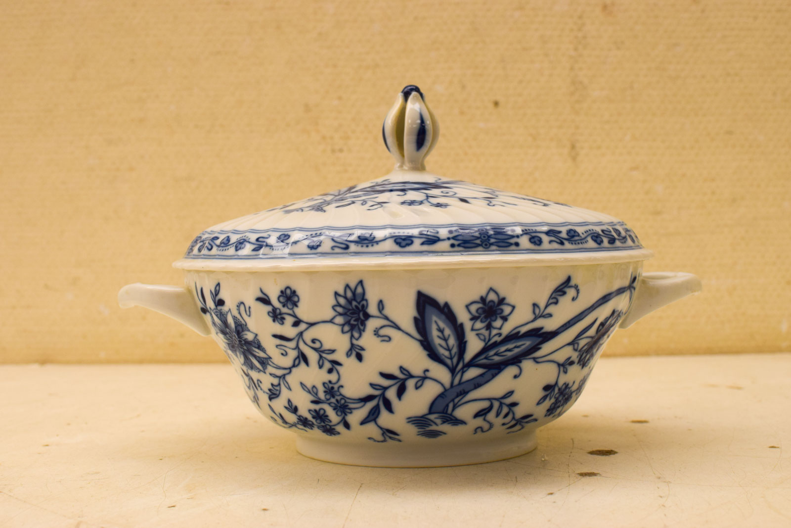 Royal Tettau porseleinen afdekschaal 48673