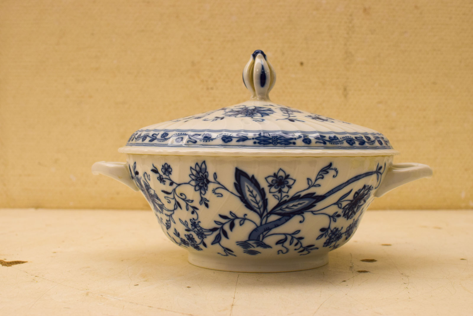 Alternative view of Royal Tettau porseleinen afdekschaal  48673